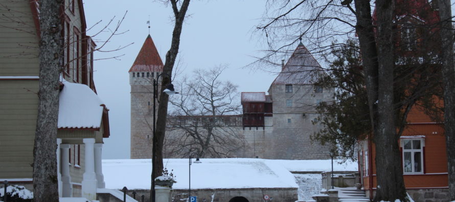 PICTURES from Saaremaa island in Estonia! Kuressaare (Historical buildings in city center, streets of old town,…) 24 Dec 2018