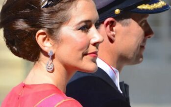 Denmark: Crown Princess Mary releases stingrays into Danish waters