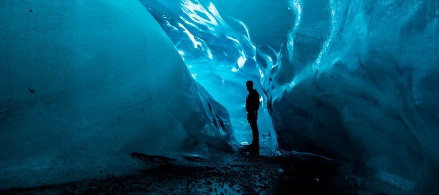 Iceland: Limited Number of Tourists Allowed in Some Ice Caves